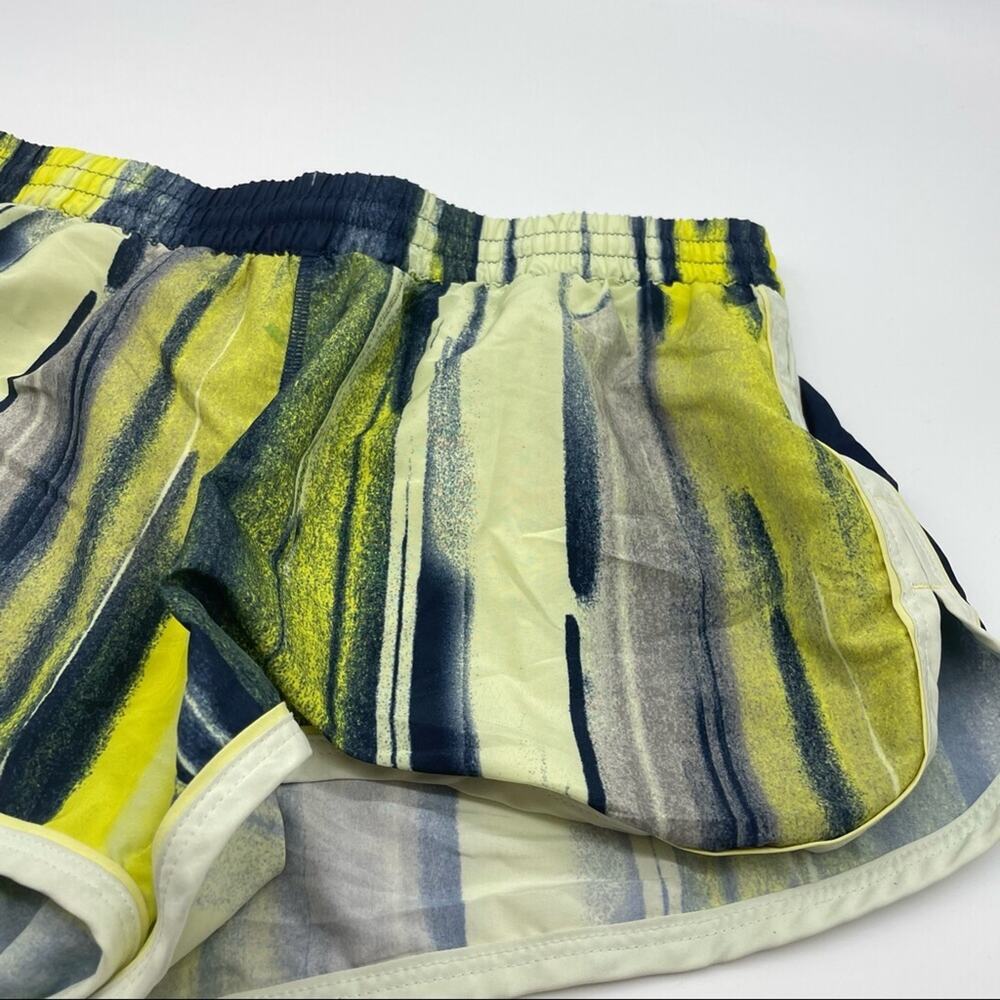 Under Armour Patterned Athletic Shorts - image 3